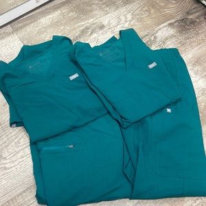 FIGS HUNTER GREEN SCRUB SET (2)